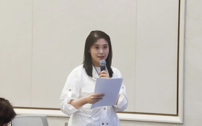 海报新闻记者：