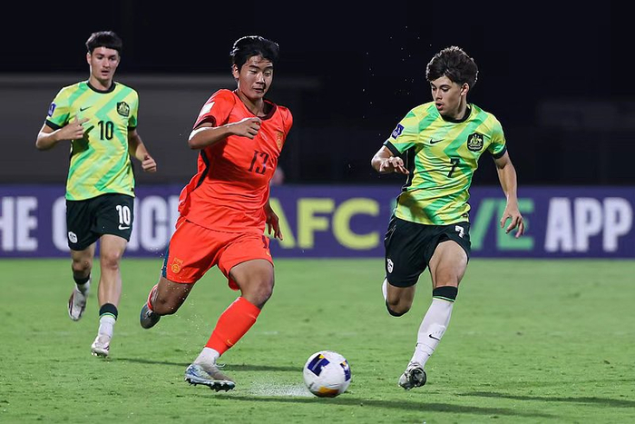 U17国足（红）在比赛中展现出了更强的个人能力