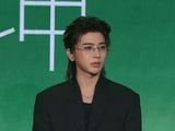 粉丝和路人对蔡徐坤“情绪稳定”这一点的评价有何不同？