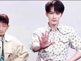 檀健次幽默互动引粉丝共鸣