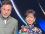 2026亚洲艺术电影节，不老美人赵雅芝来颁奖，岁月沉淀的从容太优雅了！