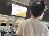 一直在感受这个贤妻很自然亲呢的凑过去帮老公整理衣服中