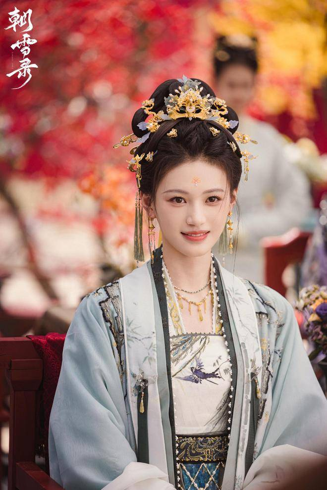 从综艺舞台上的大放异彩，到多年影视积累的扎实演技，再到多部待播新剧蓄势待发，沈羽洁用实际行动证明，00后新生代演员不仅有出众颜值，更有过硬实力与端正态度。她坚守初心，摒弃浮躁流量套路，一心扎根演艺行业，靠作品出圈，靠人品圈粉。随着《不二之臣》《许你星河千里》等剧陆续开播，她必将带来更多精彩荧幕表现，稳稳跻身一线00后小花行列，绽放属于自己的璀璨星光。