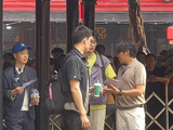 孙杨、秦昊、伊能静现身开封万岁山，马頔李纯还参加了王婆说媒，游客：大家还在一起斗舞