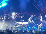 韩庚演唱会空降飞机开场，气场全开演绎金曲