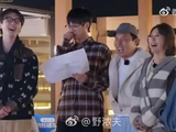 沈月小群与录制时间不符引争议，王鹤棣职场表情受关注