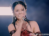万妮达初舞台爆裂开场！一首《镜中人》嗨翻观众，太帅了！