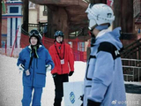 王姐此时像一个无助的男人 遇到俩妲己 哈哈哈笑疯了