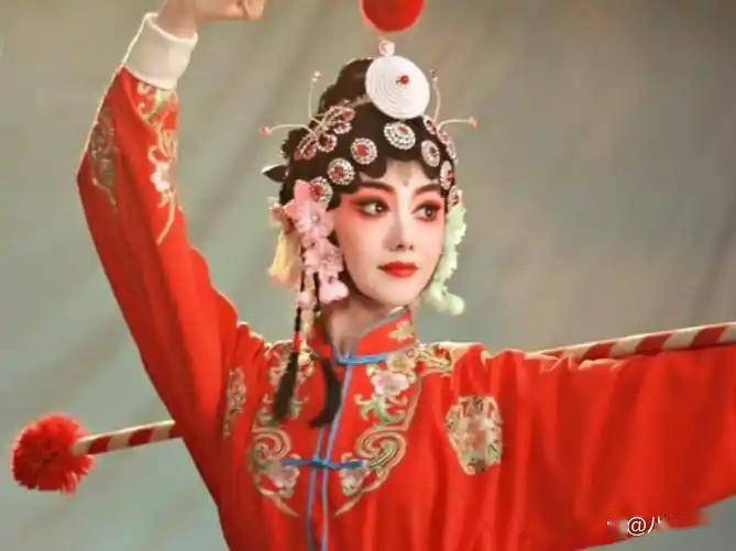 5月的剧集市场，因《主角》的厚重登顶与《家业》的迅猛逆袭而显得格外生动。这不仅是单一剧集的胜利，更是不同创作路径与受众策略的成功验证。《主角》凭借顶配制作与文化深度，证明了严肃现实主义题材在全民层面的巨大潜力；《家业》则再次印证，在流量为王的时代，扎实的内容与精准的情感共鸣，才是将明星效应转化为持久热度的核心引擎。这场“冰与火”的对决，最终赢家是观众，也是回归内容本身的创作初心。