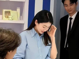 程晓玥二胎产后亮相上海!小腹微隆身材苗条，一头黑发气质变富态_李恒_照片_女儿