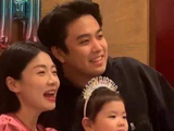 35岁程晓玥挺孕肚为女庆生,富二代老公罕见出镜!一家三口合影温馨甜蜜