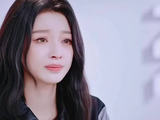 孙怡深情弹奏《萱草花》致敬母亲尚丹丹