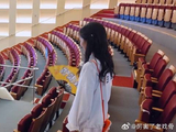 张真源听到白鹿身上还有粉笔，竟想要搜身，鹿姐：你敢！