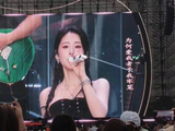 张碧晨演唱会自嘲唱功，高音表现获赞