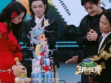 王牌节目太用心了 关晓彤生日重现她的每套造型，满满的都是回忆！