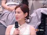 谢娜恭喜黄圣依引热议，张艺上刚淘汰时笑容引争议