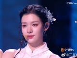 对于张艺上的淘汰，她的队友、师姐和节目现场观众有何反应？
