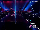 安崎三公舞台献唱《月牙湾》，原声通透高音稳劲