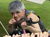 向佐强势空降cos圈！向佐的抽象程度简直是幻棱本人 向佐cos手瓦新英雄