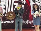 杨洋杭州复刻雨霖铃斗笠造型引观众欢呼