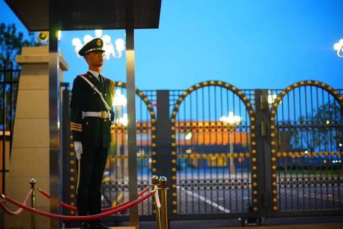 正在执行任务的执勤官兵 图片来源：武警北京总队某部