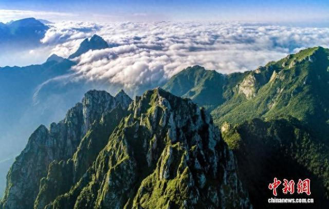 图为甘肃临夏州康乐县莲花山。马吉祥 摄