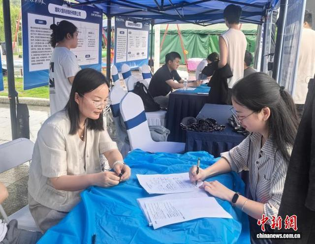 本次专场对接会，株洲经开区组织了30余家优质企业参加，提供就业岗位500余个。 主办方供图