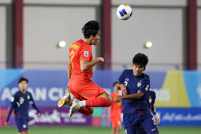 　　4月10日凌晨，U17亚洲杯赛，U17国足2:0战胜泰国队获得小组第三名，布尼亚明（中）替补出场传射建功。视觉中国供图