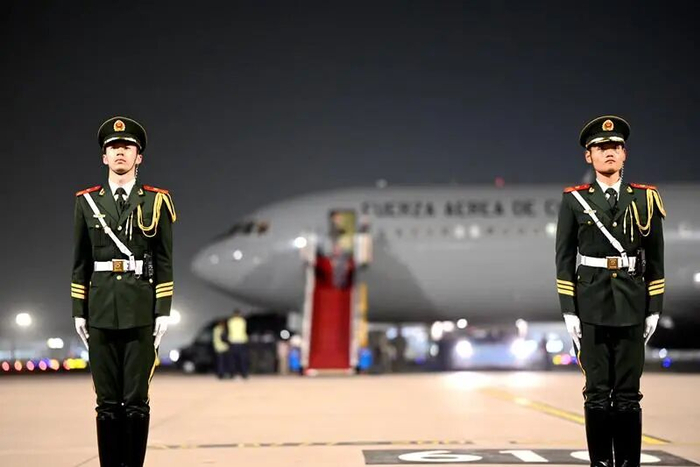 正在执行任务的执勤官兵 图片来源：武警北京总队某部
