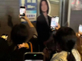 锐评丨公厕成打卡点？如此追星实在不对味儿