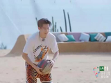 王鹤棣悬崖边打球遭李雪琴调侃，话音未落意外发生