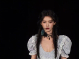 林允洛丽塔朋克造型亮相，演绎叛逆少女独特魅力