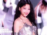孙怡舞台表演展现女团级表情管理