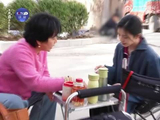 捕捉到拍摄现场合理利用所有时间努力学习的小娥