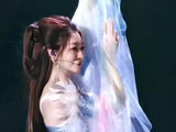 李小冉熬夜排练玩游戏状态佳引热议