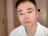 张磊连线九涵直播间点歌后疑似睡着