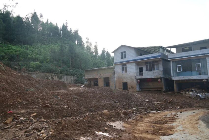 △遭遇泥石流的马关县篾厂乡桂皮山村委会上红岩村小组。