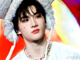 余宇涵我们一起慢慢苦尽甘来！
