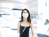张予曦机场收粉丝送的老陈醋,自嘲:晚餐醋配鱼