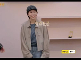 窦靖童台上冷艳松弛台下社恐，展现舞台王者与I人反差
