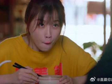 贺灿阳喂猪竟喂出了个对象，白捡个这么可爱的女友