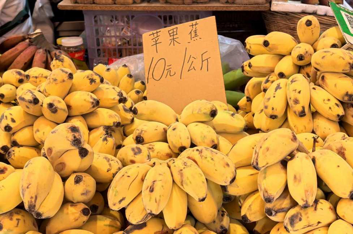 5月22日，云南省昆明市某农贸市场水果摊位上名为“苹果蕉”的水果。新华网发（赵普凡 摄）