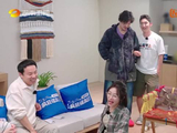 徐志胜坐榴莲凳强颜欢笑，高情商化解桃花坞冲突