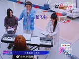 收起笑意专心点评，专业态度一下子就体现出来