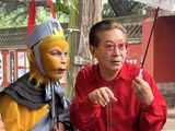 六小龄童现场指导景区孙悟空表演者，网友:正工作呢，大师来了_扮演者_济源_猴王