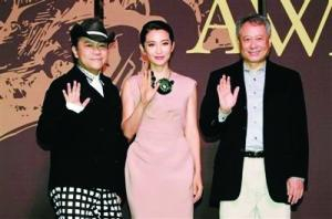 　　评审团主席李安与李冰冰、蔡康合影