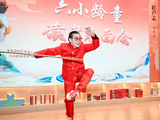 66岁六小龄童沈阳签售会再耍金箍棒,孙悟空一出场全场沸腾