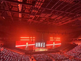 卢靖姗现身韩庚演唱会，带女儿坐在包厢应援 - QQ.com