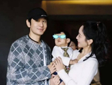Angelababy杨颖携小海绵与黄晓明母亲聚餐