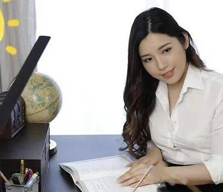 也许这就是所谓的“绝佳气质”吧。不是穿出来的，不是装出来的，而是从骨子里一点一点透出来的。